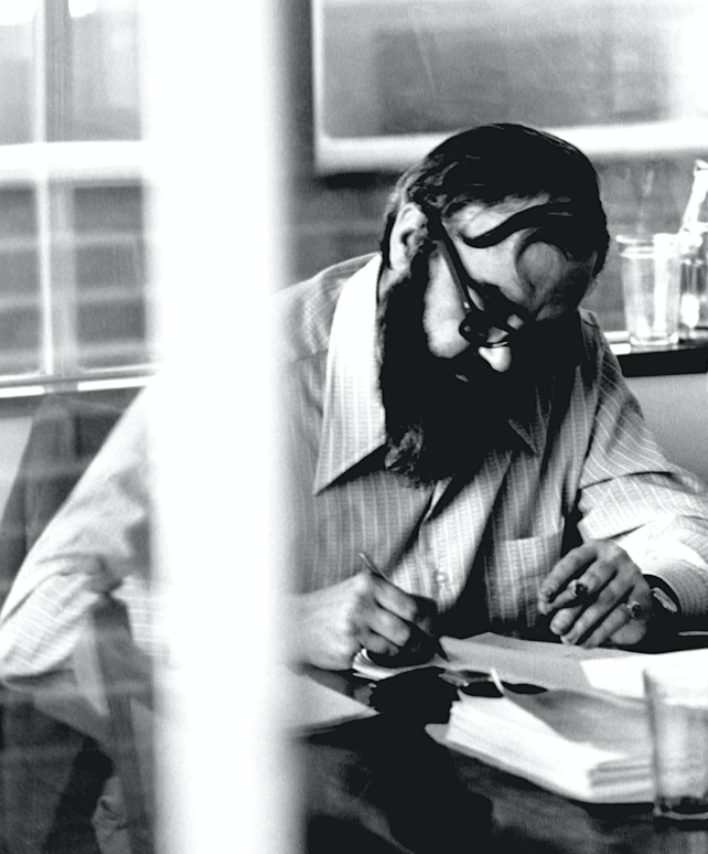 Stafford Beer at his office in Santiago, Chile, 1972. Credits : Gui Bonsiepe, 2006